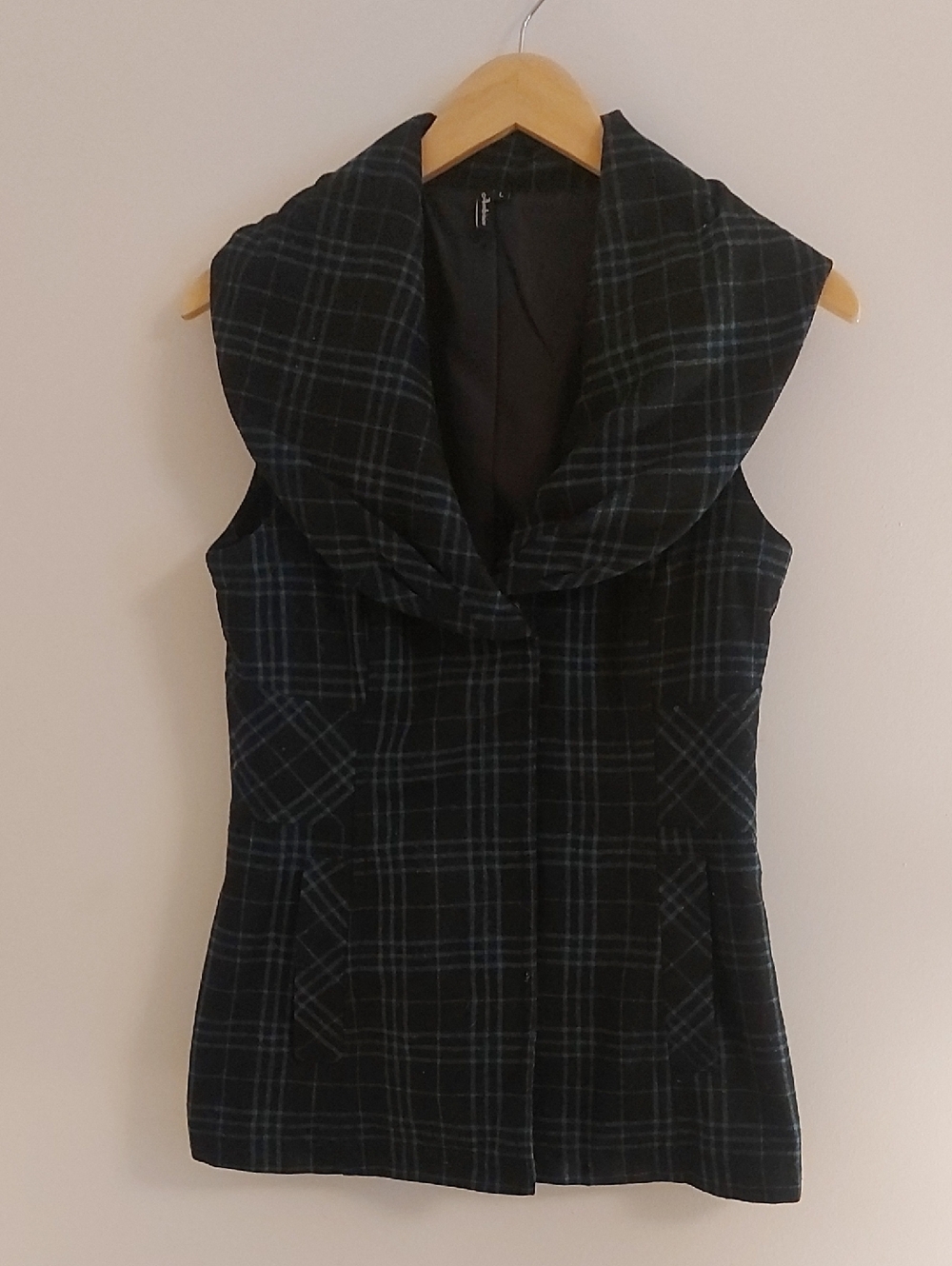 Fitted vest black/ green